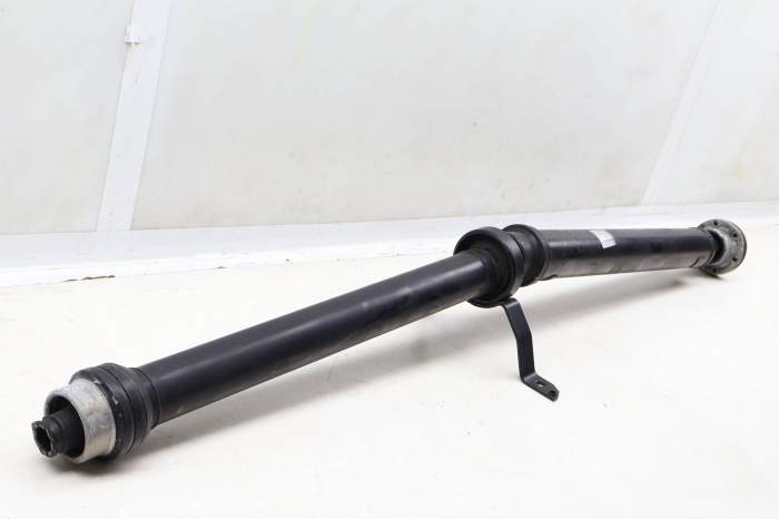 Driveshaft / Drive / Propeller Shaft 8T0521101R main product photo