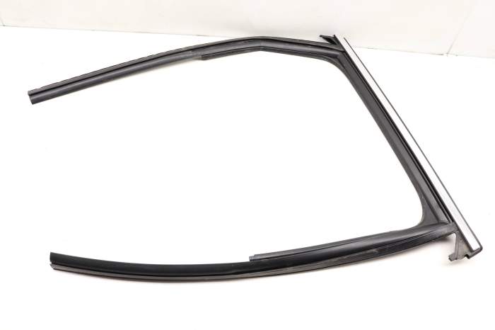 Door Window Glass Channel / Seal 83A839432 main product photo