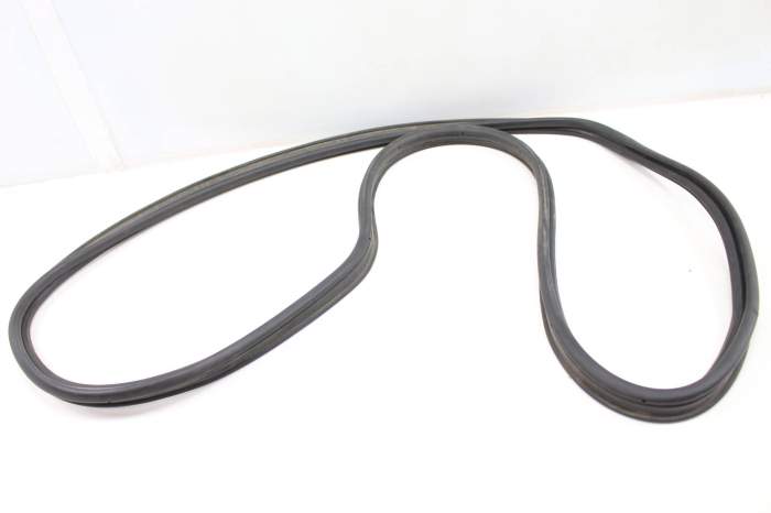 Trunk Lid Seal / Weather Stripping 3D5827705A main product photo