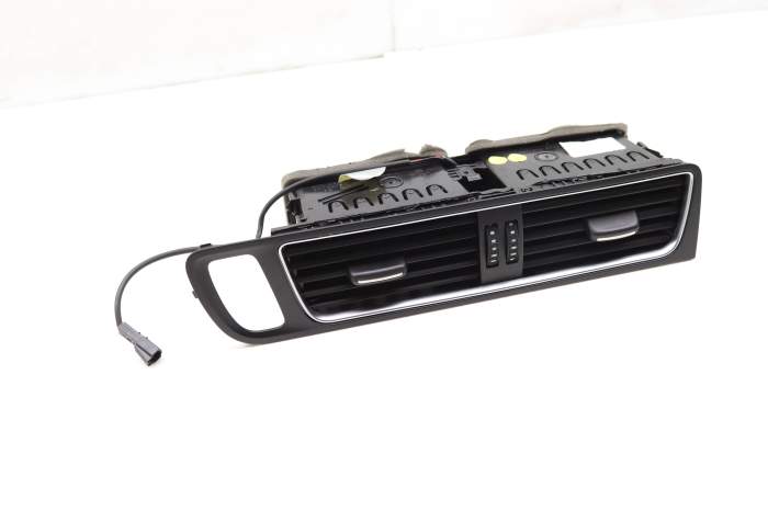 Center Dash Air Vent 8R1820951G main product photo
