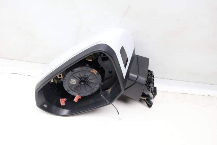 Side View Door Mirror 83B857409H main product photo