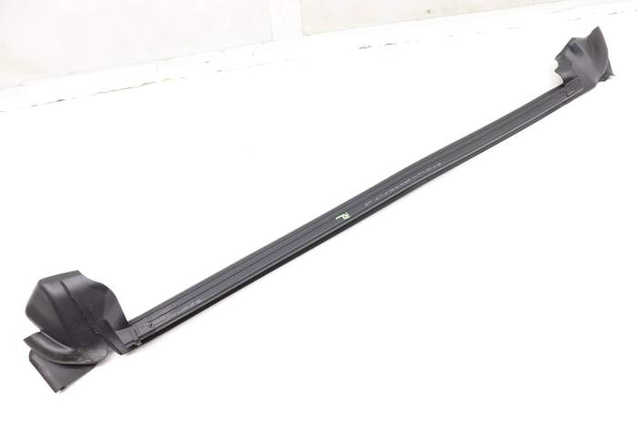 Inner Door / Window Slot Seal 3G8839479C main product photo