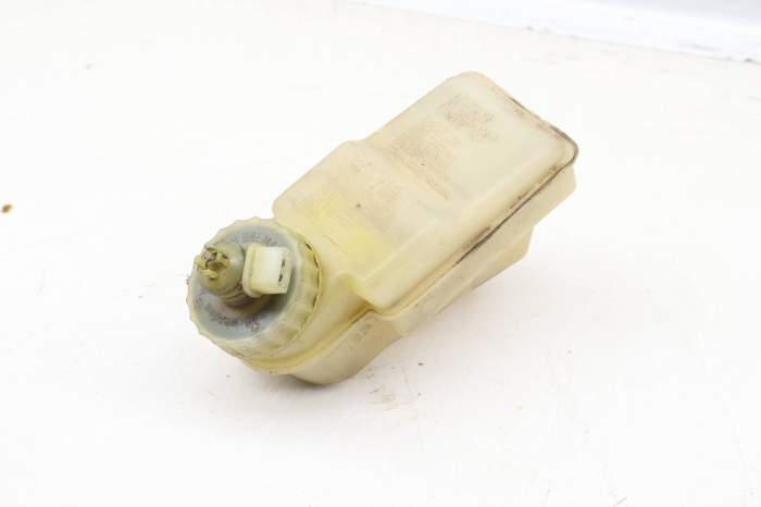 Brake Fluid Reservoir / Tank 701611303 main product photo