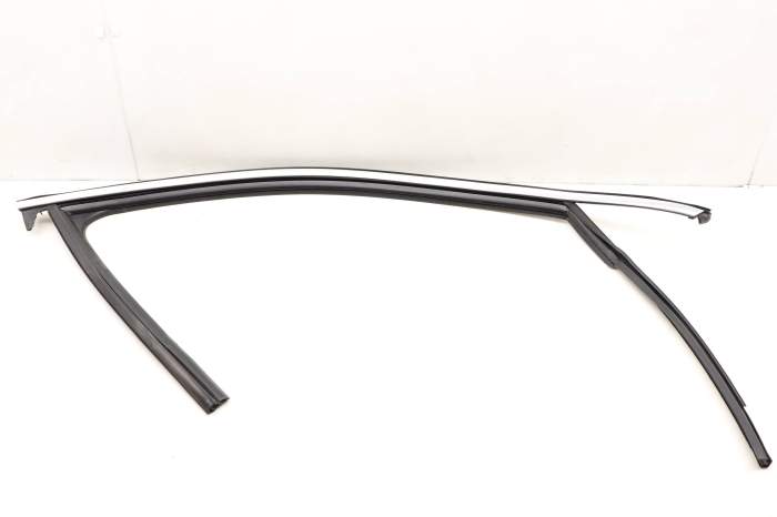Door Window Glass Channel / Seal 83A837432 main product photo