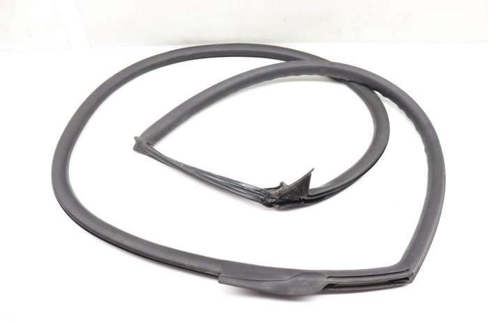 Door Seal / Weather Stripping (Inner) 420831708K main product photo