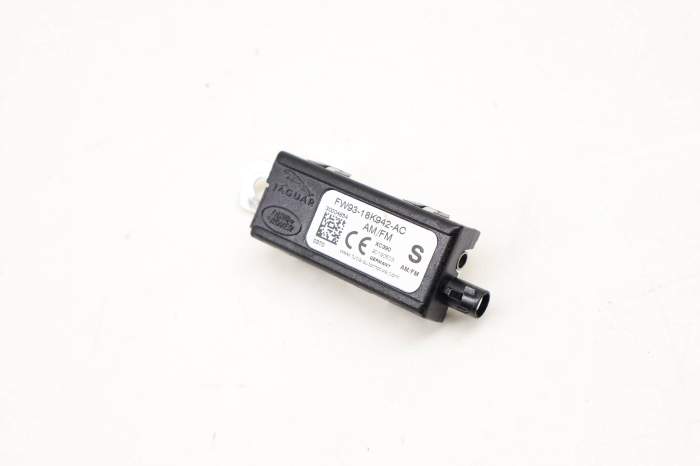 Radio Antenna Booster FW9318K942AC main product photo