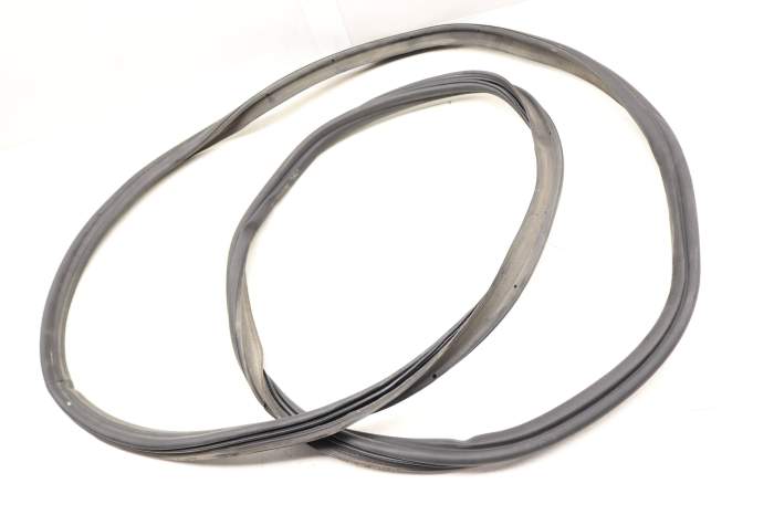 Trunk Hatch Seal / Weather Stripping 5GM827705C main product photo