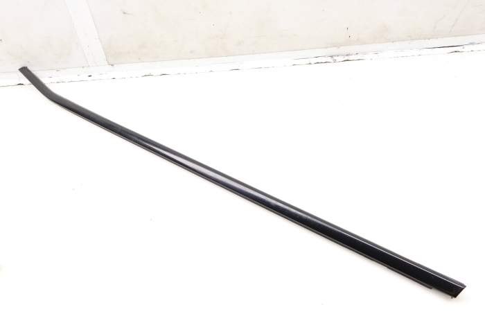 Outer Door Window Slot Seal / Trim 51337420817 main product photo