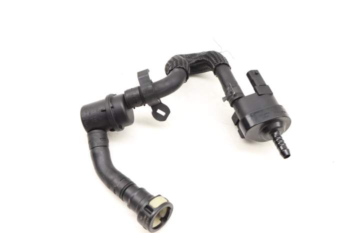 Intake Vacuum Hose / Valve 7P6133352C main product photo